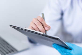 Фотография к новости: Приписки и плохое обслуживание. На что ещё жаловались астанчане в ФСМС в 2022 году