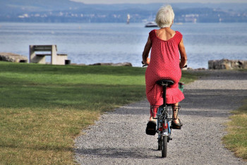 Фотография к новости: Будут ли в Казахстане снижать пенсионный возраст женщин за рождение детей
