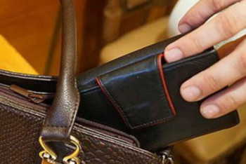 Фотография к новости: 75-летнюю бабушку ограбили в подъезде в Астане