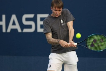 Сенсацией завершился матч лучшего теннисиста Казахстана на старте турнира в Монпелье