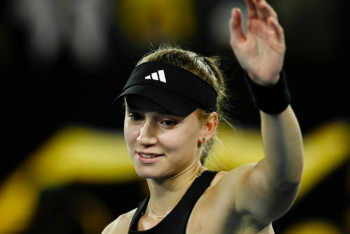 Фотография к новости: Елена Рыбакина разбила экс-первую ракетку мира