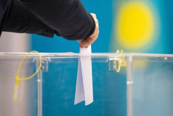 Фотография к новости: Казахстанцы должны выбирать, а не голосовать – общественник о предстоящих парламентских выборах