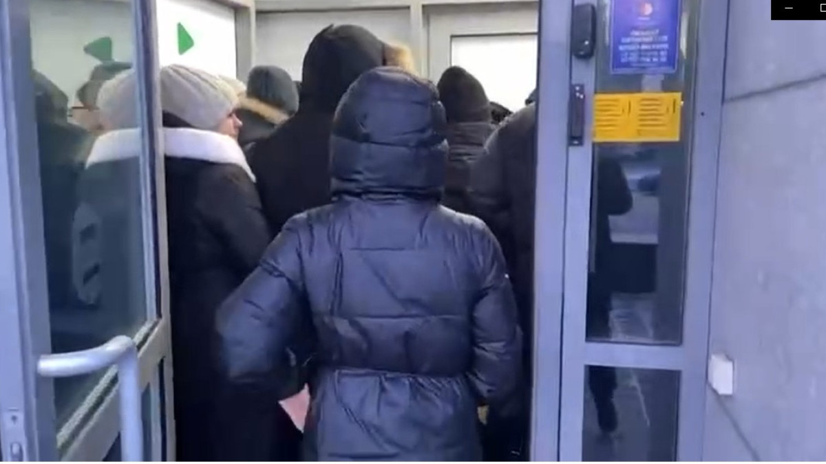 кадр из видео