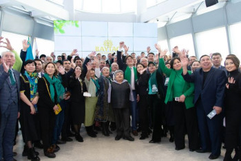 Фотография к новости: Богатые люди опасны —  лидер партии "Байтак" об экологии Казахстана и деньгах