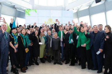 Фотография к новости: Богатые люди опасны —  лидер партии "Байтак" об экологии Казахстана и деньгах