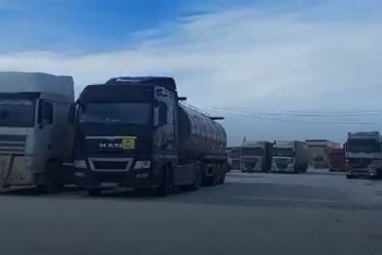 Фотография к новости: Около 600 пассажиров из-за метели застряли на трассе в Туркестанской области