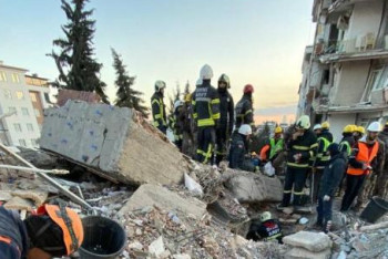 Фотография к новости: Ещё семерых выживших в Турции извлекли из под завалов казахстанские спасатели