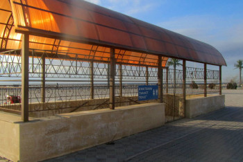 Фотография к новости: На неработающий туалет на набережной жалуются жители Актау