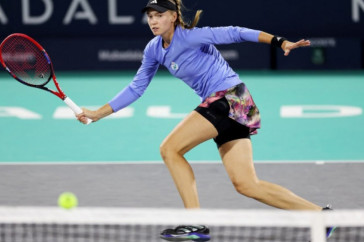 Фотография к новости: Названа позиция Елены Рыбакиной в рейтинге WTA после вылета с турнира в Абу-Даби