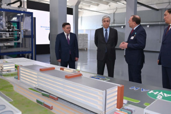 Фотография к новости: Президент посетил завод по производству пестицидов в Акмолинской области