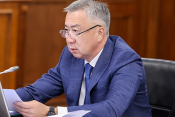 Фотография к новости: "Оставьте при себе" - министр торговли отреагировал на вопрос о костюме