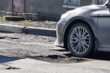 Фотография к новости: Почему в Шымкенте дороги "тают" от дождя и снега