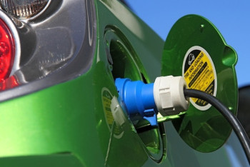 Фотография к новости: Казахстанцы стали чаще покупать электромобили. Но их всё равно мало