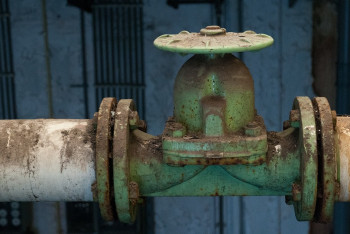 Фотография к новости: Трубы отреставрировали под новые - подробности о мошенничестве подрядчиков в Усть-Каменогорске