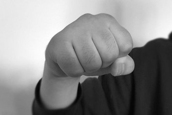 Фотография к новости: Детский стоматолог напал с лопатой на астанчанок