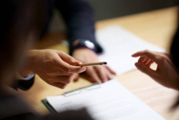 Фотография к новости: Устроиться на госслужбу без конкурса смогут выпускники вузов в Казахстане