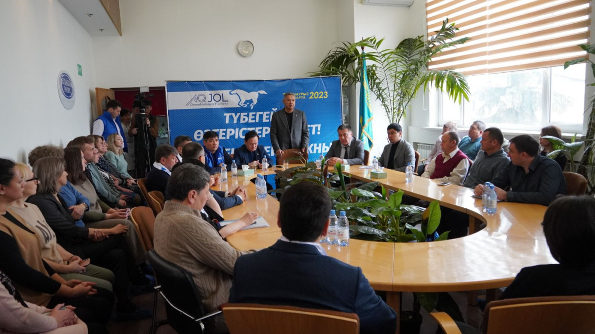 Члены демпартии "Ак жол" провели встречи с трудовыми коллективами в Алматы