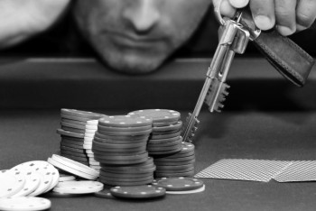 Фотография к новости: "Проиграл 11 миллионов долларов": как распознать, что ваш близкий лудоман?