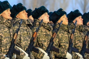 Фотография к новости: Казахстанским военнослужащим поднимут зарплаты