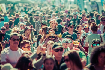 Фотография к новости: В мире мужчин больше, чем женщин. В 50 статистика меняется