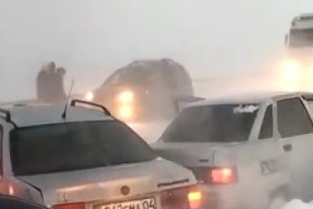 Фотография к новости: Сразу 11 машин столкнулись на трассе в Актюбинской области