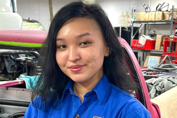 Фотография к новости: "Думали, я сошла с ума": Девушка из Павлодара собрала свой гоночный пикап в США