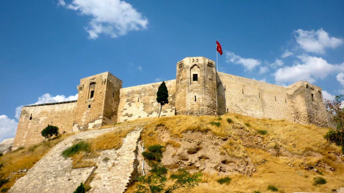 "Массовых отмен бронирования туров нет" - посол Турции в РК о землетрясении