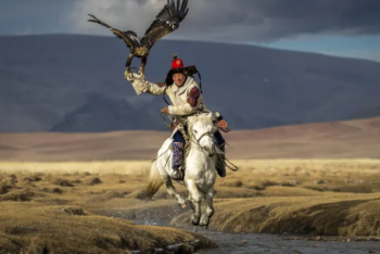 Фотография к новости: Снимок казахcкого кочевника попал в десятку лучших фотографий 2022 года