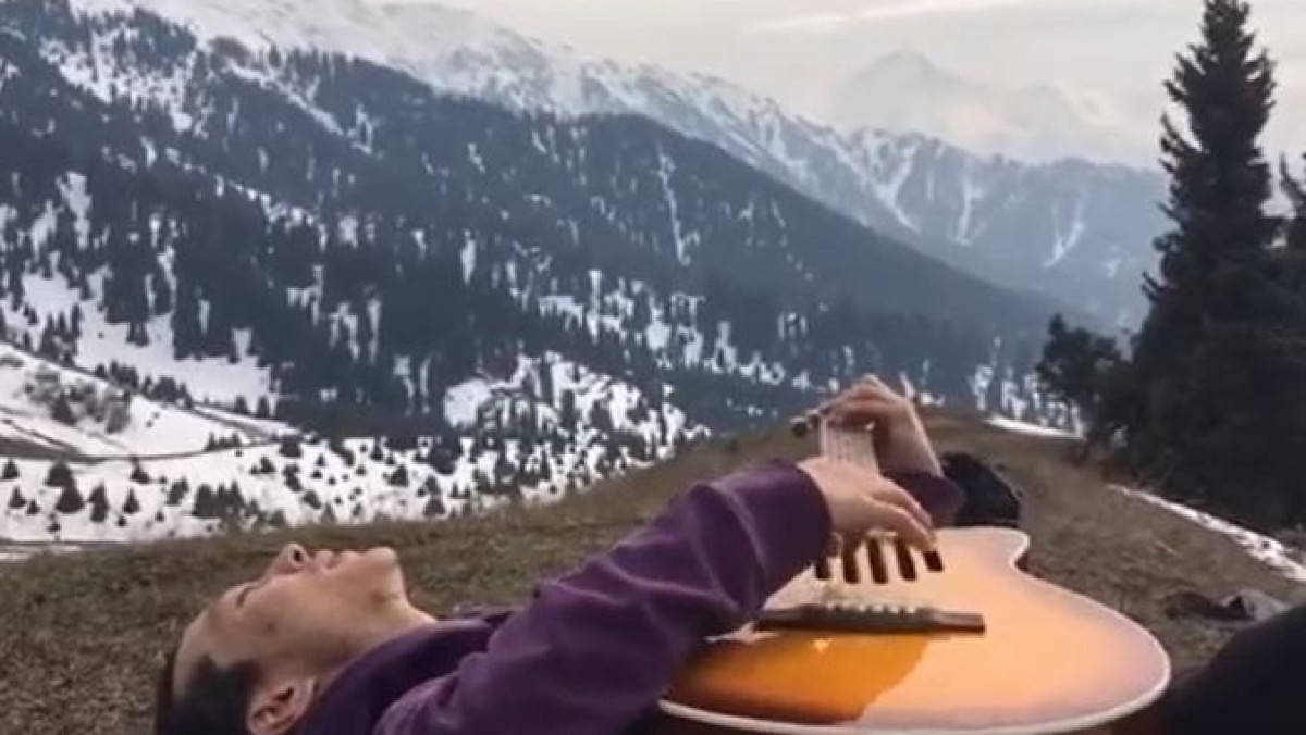 кадр из видео