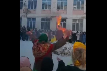 Фотография к новости: За сожжённое на Масленицу чучело в Атырау наказали директора школы