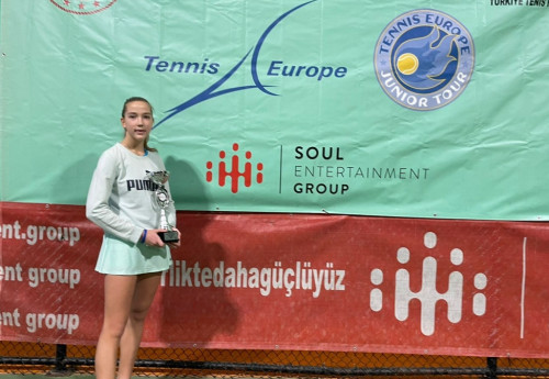 Фотография к новости: Юная казахстанка выиграла престижный теннисный турнир в Турции