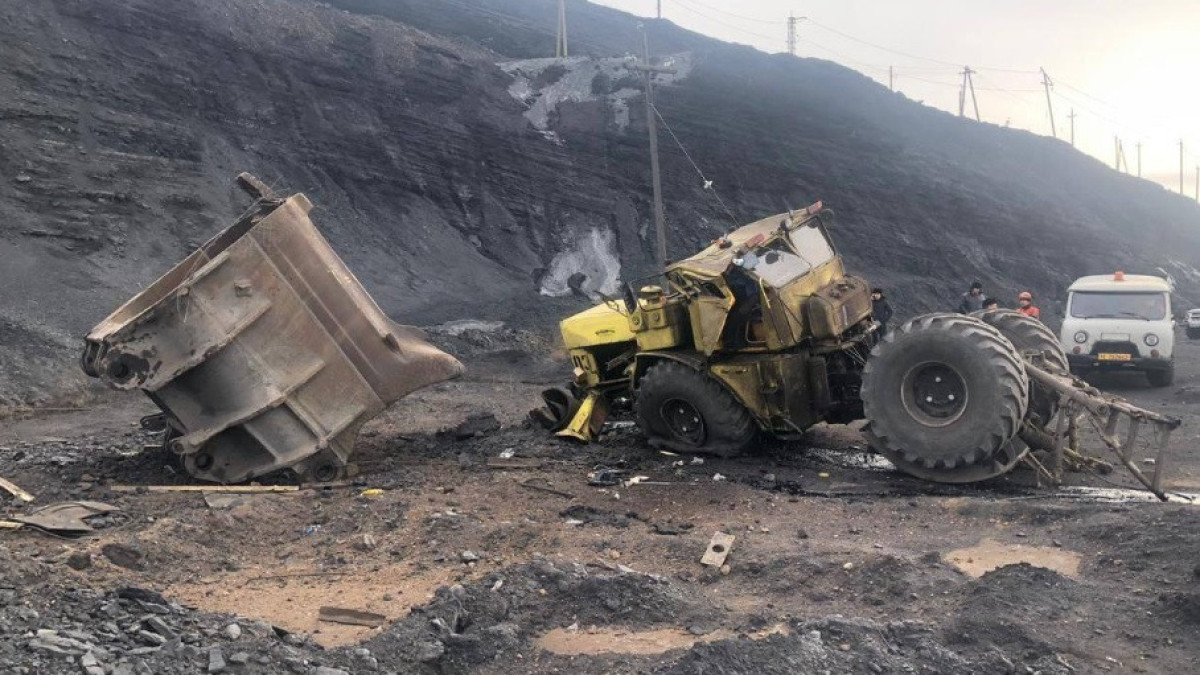 ЧП в Экибастузе: мужчина погиб при опрокидывании трактора