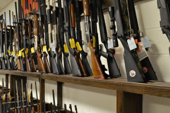 Фотография к новости: Треть оружейных магазинов в стране закрылась после январских событий