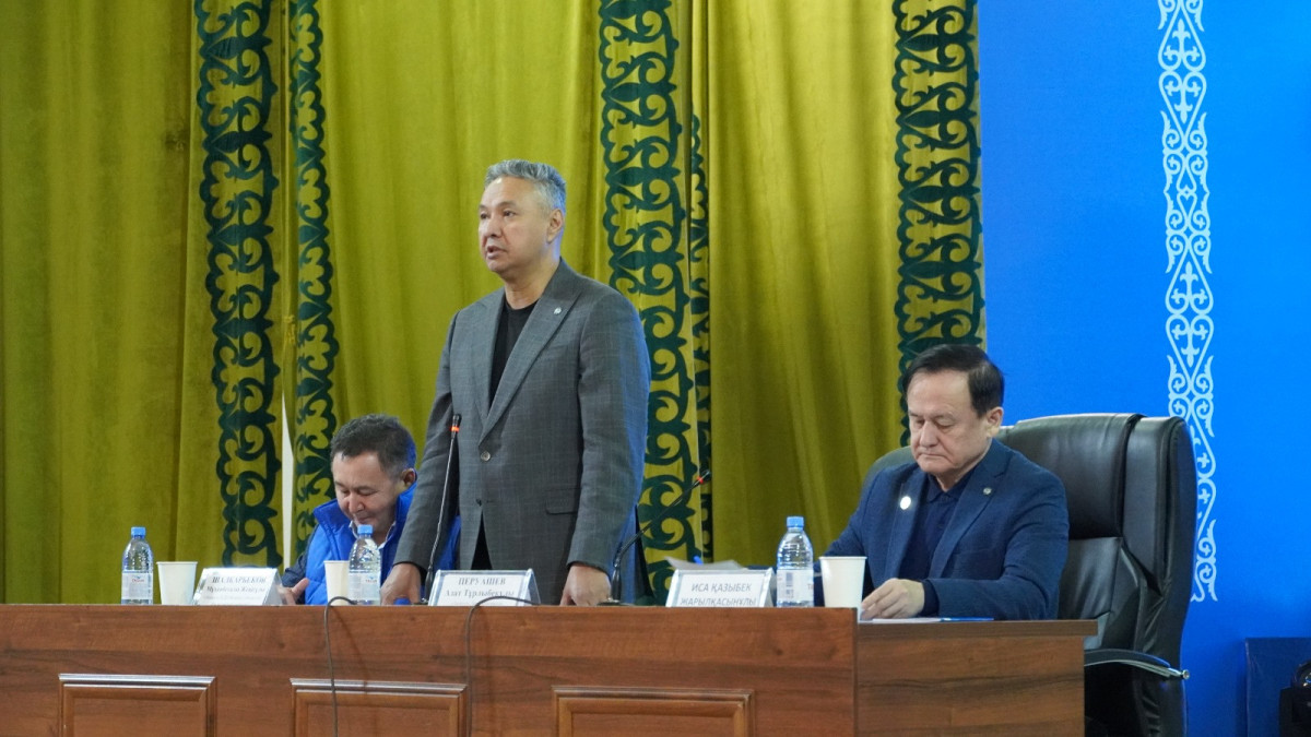 Члены "Ак жола" встретились с трудовыми коллективами и жителями Тараза