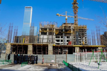 Фотография к новости: Аким Астаны высказался о судьбе 30 долгостроев