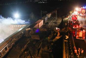 Фотография к новости: В Греции столкнулись грузовой и пассажирский поезда. Погибли 26 человек, десятки пострадали