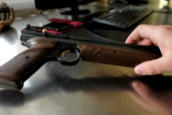 Фотография к новости: Пистолет изъяли у студента в Алматы