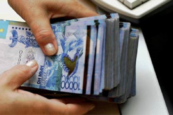 Фотография к новости: Под видом отпускных выплат из КТЖ похитили 82 миллиона тенге