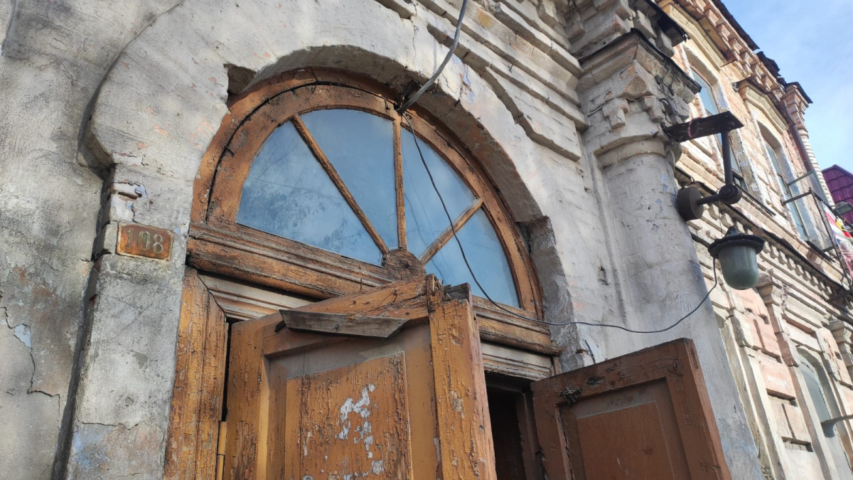 Здание Семейского телеграфа, фото автора