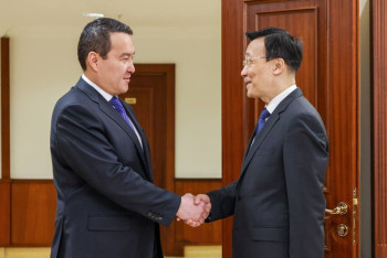 Фотография к новости: Премьер Смаилов встретился с послом КНР в Казахстане Чжан Сяо