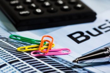 Из-за падения курса доллара ожидается снижение цен на товары — Минфин