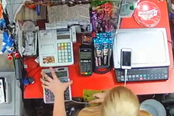 Фотография к новости: Покупатель чуть не отрезал палец продавцу в ЗКО