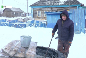 Фотография к новости: Пьют воду из озера и растапливают снег: как выживают сельчане в СКО