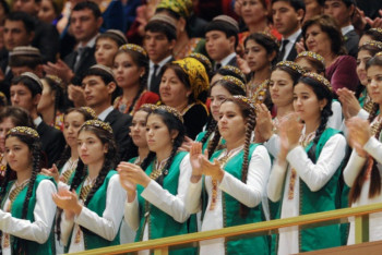 Фотография к новости: Президент Туркменистана подписал распоряжение о денежных выплатах женщинам к 8 марта