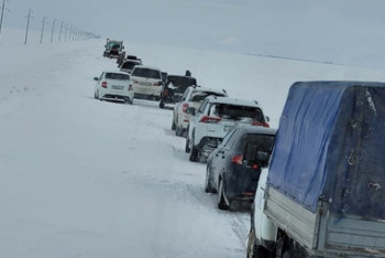Фотография к новости: 24 человека оказались в снежном плену на трассе в Костанайской области