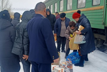 Фотография к новости: ЧП с поездом "Бишкек — Самара": пассажирам организовали горячее питание