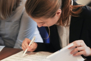 Фотография к новости: Победителей олимпиады "Алтын түлек" отправят учиться за границу