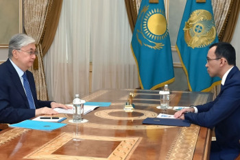 Фотография к новости: Президент принял председателя сената Маулена Ашимбаева