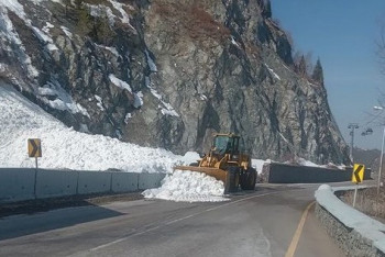 Фотография к новости: Несколько лавин сошли в популярных у туристов местах близ Алматы