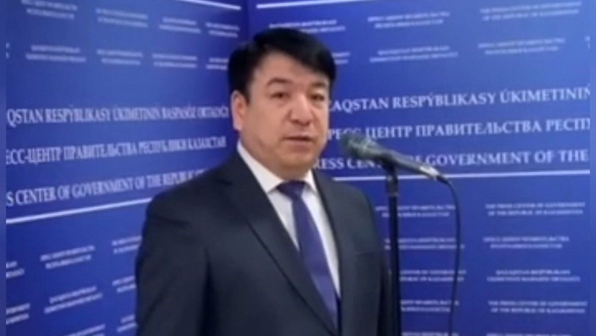 "За подвиг дали шоколадку": министр просвещения объяснил конфуз с детьми